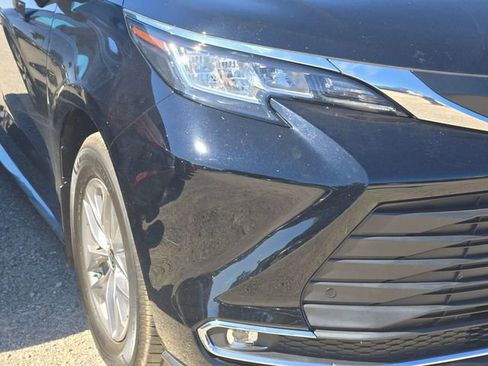 Used 2022 Toyota Sienna XLE AWD/4WD image 4