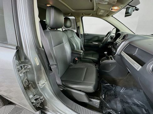 Used 2014 Jeep Compass Latitude FWD image 31