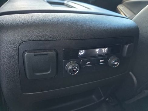 Used 2016 Chevrolet Suburban LT image 16