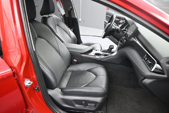 Used 2023 Toyota Camry XLE w/ Cold Weather Package FWD image 14