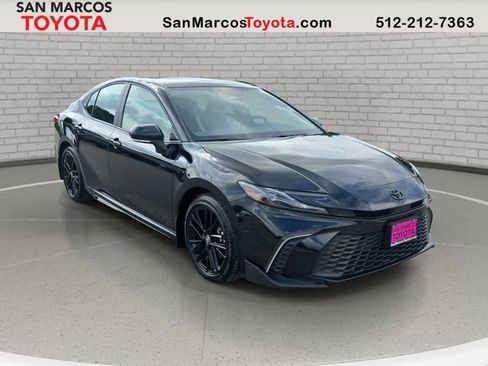 Used 2026 Toyota Camry SE image 3