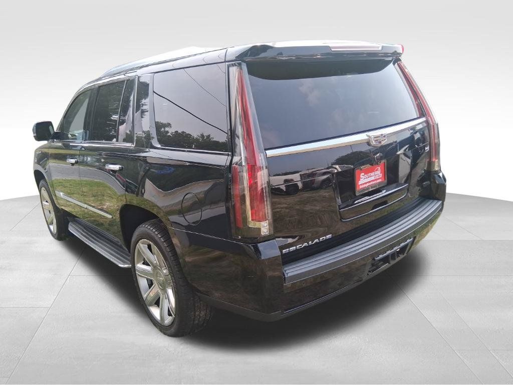 Used 2017 Cadillac Escalade Luxury AWD/4WD image 7