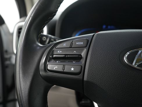 Used 2024 Hyundai Venue SEL FWD image 24