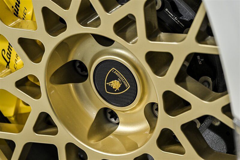 Used 2024 Lamborghini Revuelto AWD/4WD image 10