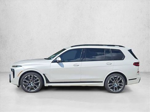Used 2025 BMW X7 xDrive40i w/ M Sport Package AWD/4WD image 9