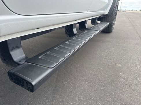 Used 2023 Chevrolet Colorado Trail Boss w/ Technology Package image 13