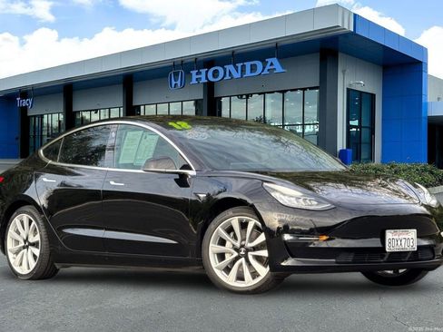 Used 2018 Tesla Model 3 Long Range image 1
