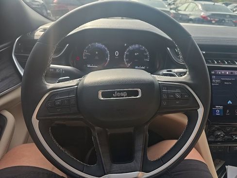 Used 2024 Jeep Grand Cherokee Limited w/ Luxury Tech Group II image 14