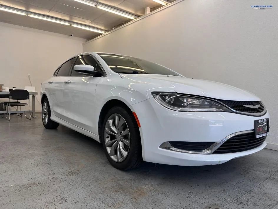 Used 2015 Chrysler 200 Limited FWD image 1