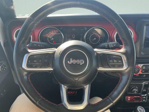 Used 2021 Jeep Gladiator Rubicon w/ Cold Weather Group image 17