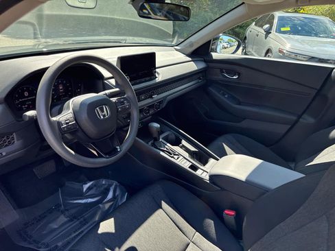Used 2025 Honda Accord SE image 13