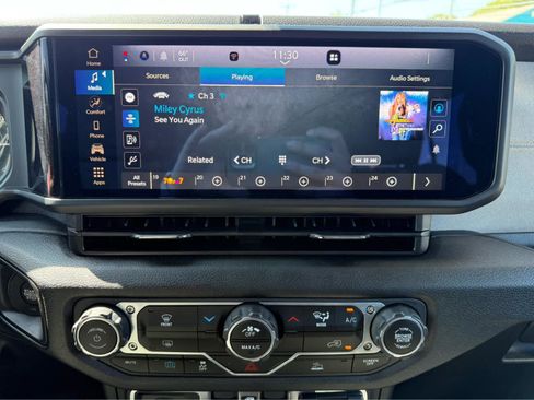 Used 2025 Jeep Wrangler Sport S image 19