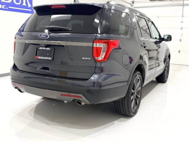 Used 2017 Ford Explorer XLT w/ Equipment Group 202A AWD/4WD image 9