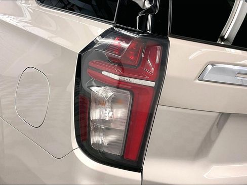Used 2023 Chevrolet Tahoe High Country w/ LPO, Illumination Package AWD/4WD image 37