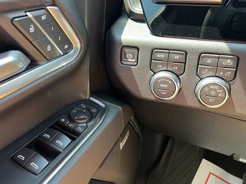 New 2026 GMC Sierra 2500 SLT w/ SLT Premium Package AWD/4WD image 17