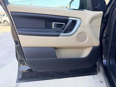 Used 2016 Land Rover Discovery Sport HSE image 24