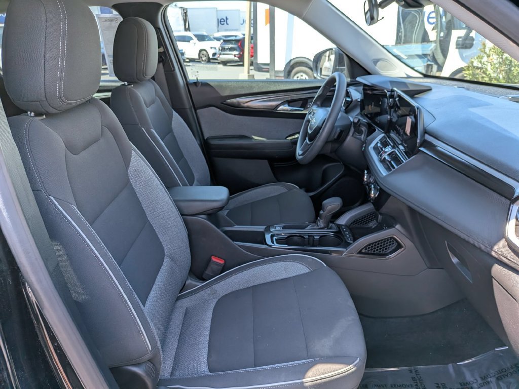 Used 2025 Chevrolet TrailBlazer LT AWD/4WD image 30