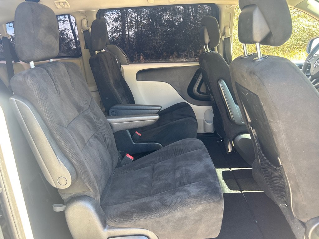 Used 2016 Dodge Grand Caravan SXT FWD image 17