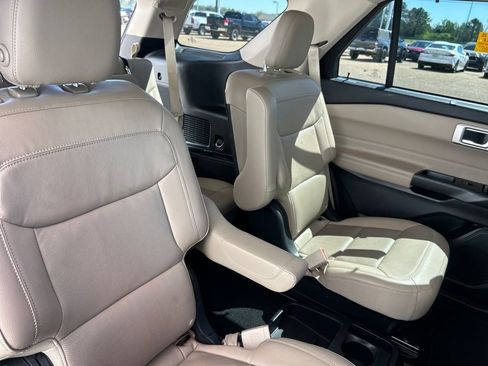 Used 2020 Ford Explorer Limited image 30