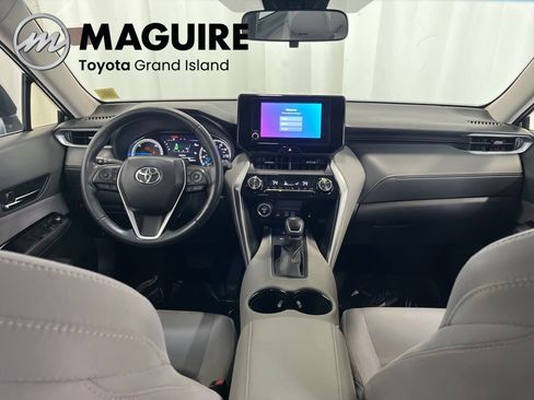 Used 2023 Toyota Venza LE image 9