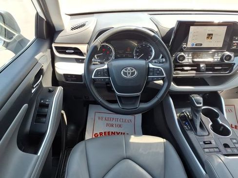 Used 2023 Toyota Highlander XLE image 13