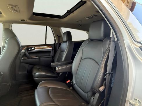 Used 2011 Buick Enclave CXL image 30