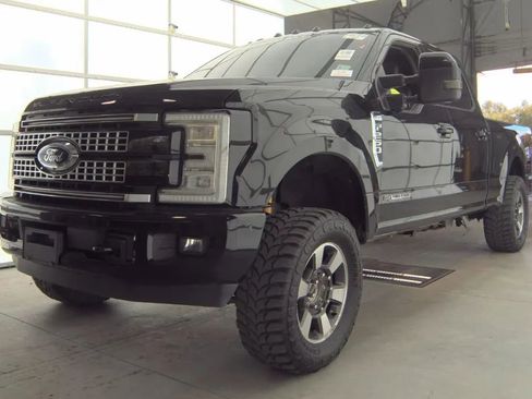 Used 2017 Ford F250 Lariat w/ Lariat Ultimate Package AWD/4WD image 1