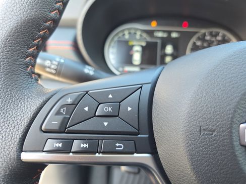 New 2025 Nissan Versa SR w/ Trunk Package image 16