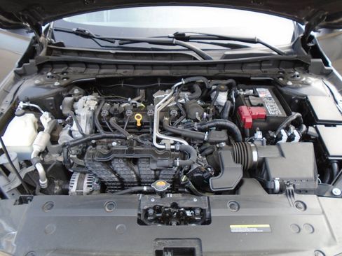 Used 2024 Nissan Altima 2.5 SV FWD image 17