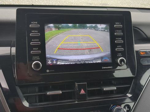 Used 2022 Toyota Camry LE w/ Convenience Package FWD image 16