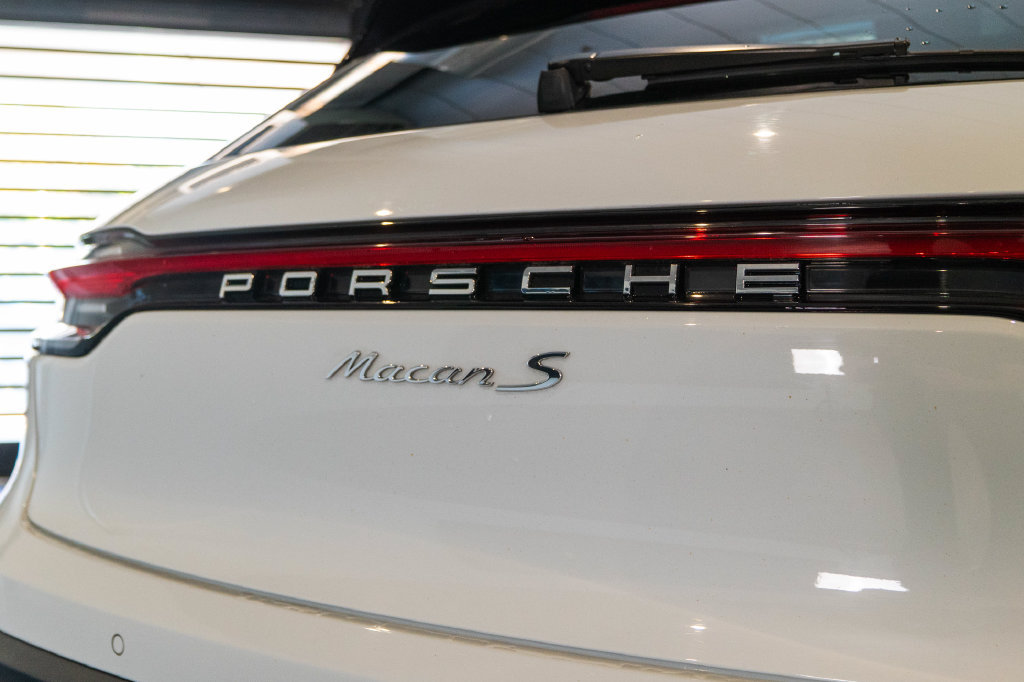 Certified 2023 Porsche Macan S AWD/4WD image 14