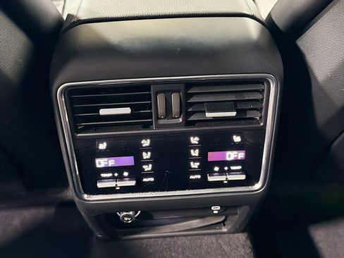 Certified 2023 Porsche Cayenne Platinum Edition AWD/4WD image 19