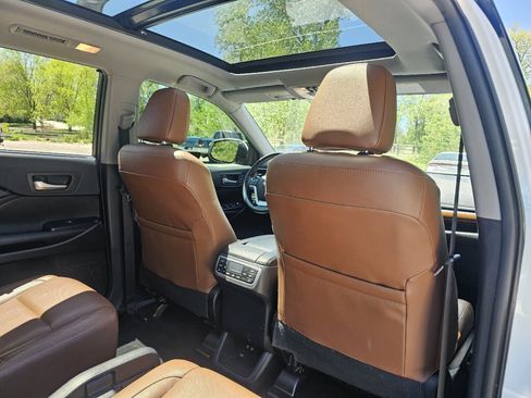 Used 2019 Toyota Highlander Limited Platinum AWD/4WD image 45