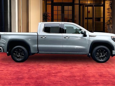 Used 2023 GMC Sierra 1500 SLE image 13