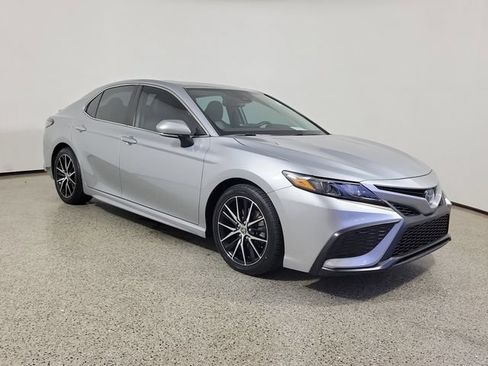 Used 2023 Toyota Camry SE w/ Audio Upgrade Package FWD image 4