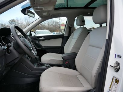 Used 2020 Volkswagen Tiguan SE w/ Panoramic Sunroof Package