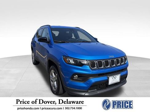 Used 2024 Jeep Compass Latitude AWD/4WD image 1
