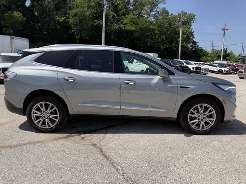 Used 2024 Buick Enclave Essence w/ Experience Buick Package FWD image 8