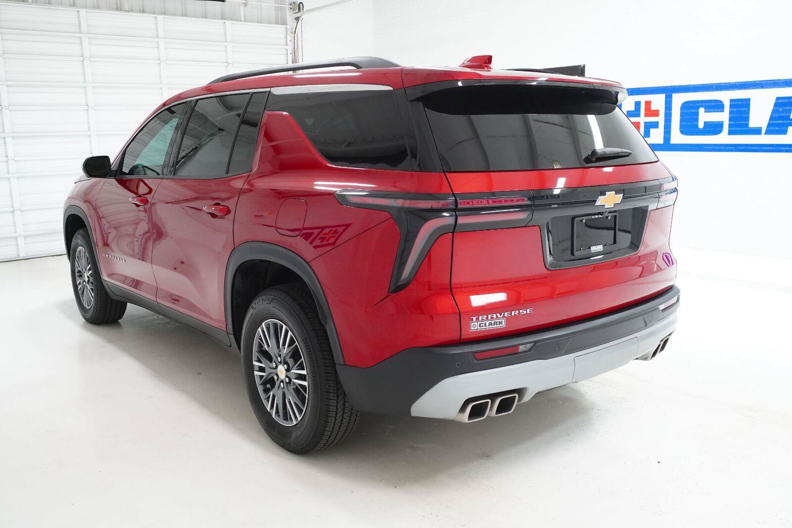 Used 2025 Chevrolet Traverse LT w/ Driver Confidence Package FWD image 29