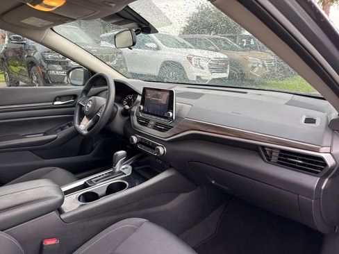 Used 2024 Nissan Altima 2.5 SV image 10