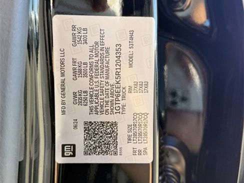 Used 2024 GMC Canyon AT4X image 28