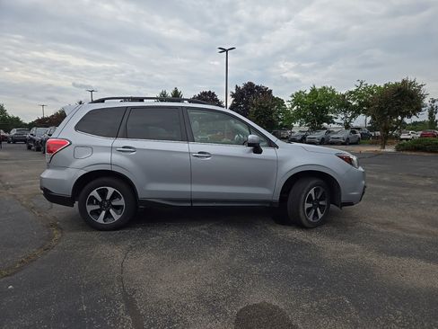 Used 2018 Subaru Forester 2.5i Limited AWD/4WD image 2
