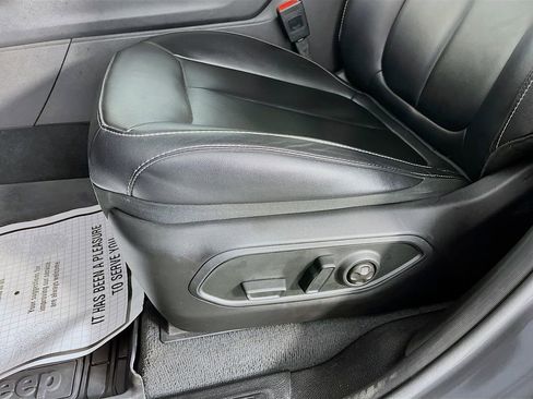 Used 2025 Jeep Grand Cherokee Limited w/ Black Appearance Package image 26