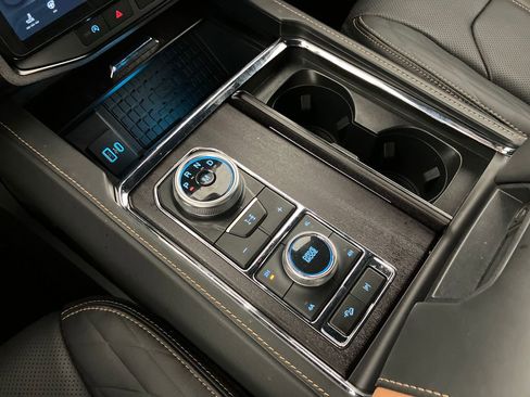 Certified 2023 Ford Expedition Platinum image 27