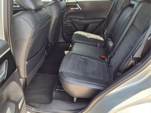 Used 2025 Mitsubishi Outlander SE AWD/4WD image 22