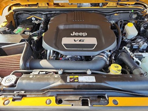 Used 2014 Jeep Wrangler Unlimited Sport w/ Quick Order Package 23S AWD/4WD image 15