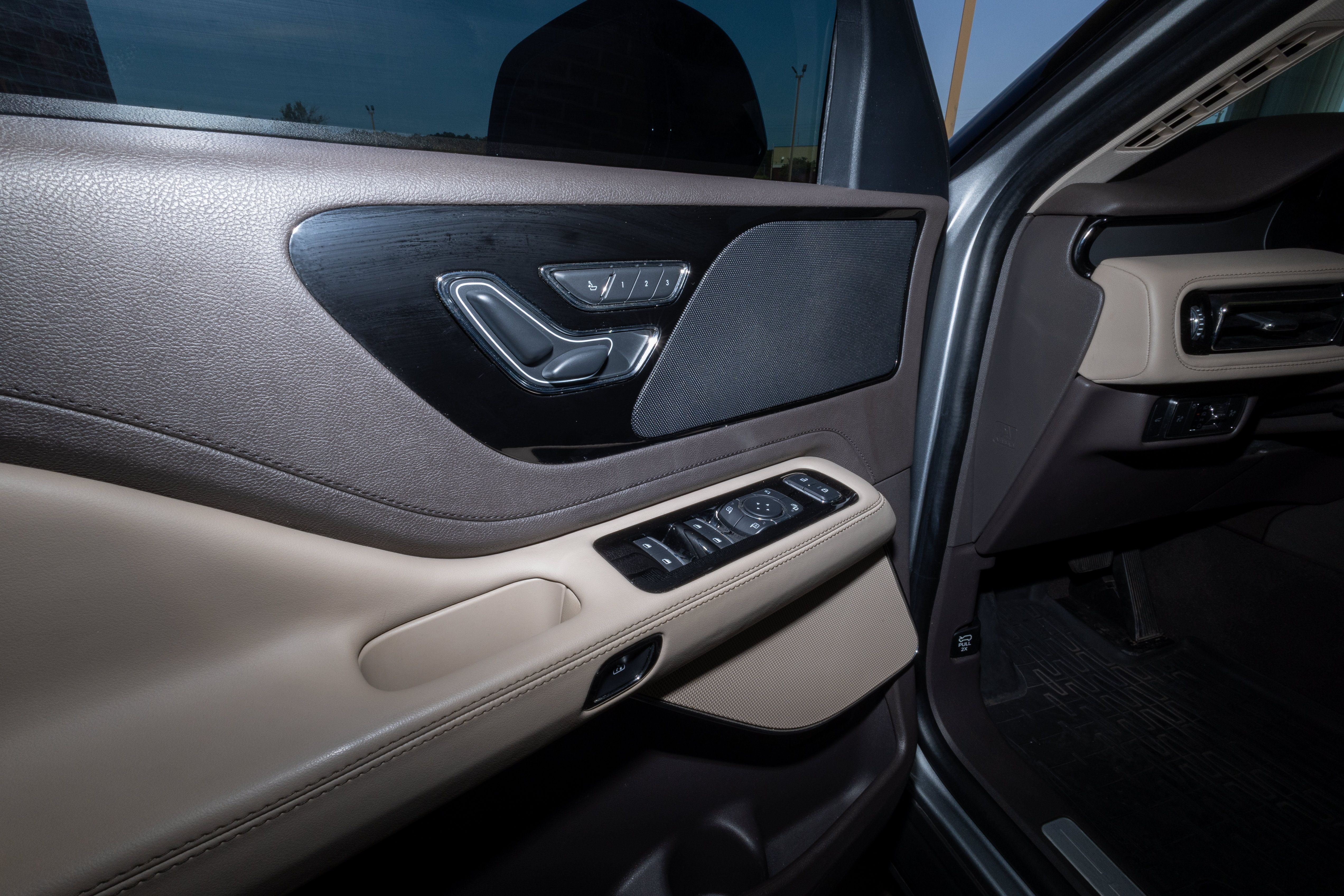 Used 2023 Lincoln Aviator 2WD w/ Premium Package image 10
