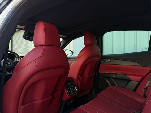 Used 2024 Maserati Grecale Trofeo image 24