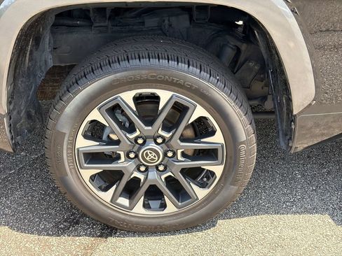 Used 2022 Toyota Tundra Limited w/ Power Package RWD image 17