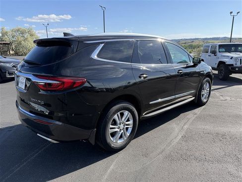 Used 2018 Buick Enclave Essence w/ LPO, Hit The Road Package AWD/4WD image 8